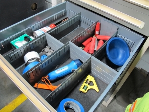 STANLEY VIDMAR 8-DRAWER TOOL CABINET W/ CONTENTS (T-10) LOADING & HANDLING FEE $50-613