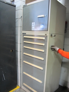STANLEY VIDMAR 8-DRAWER TOOL CABINET W/ CONTENTS (T-10) LOADING & HANDLING FEE $50-613