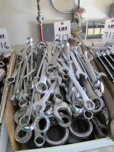 LOT ASST'D WRENCHES (T-10) LOADING & HANDLING FEE $10-717