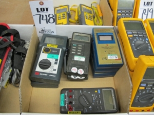 LOT MISC FLUKE MULTIMETERS, WAHL DIGITAL HEAT PROBES & (2) AVO MEGGER MODEL BM223 MULTIMETERS (G-46) LOADING & HANDLING FEE $10-748