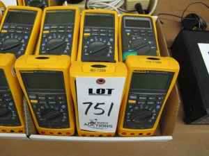 LOT (12) FLUKE MODEL 187 TRUE RMS MULTIMETERS (G-46) LOADING & HANDLING FEE $10-751