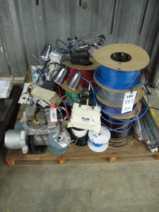 LOT PALLET MISC TUBING, LAMPS & MISC HARDWARE (G-46) LOADING & HANDLING FEE $25-833
