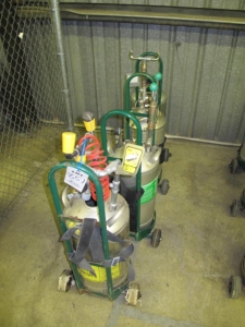 LOT (4) PORTABLE EYE WASH STATIONS (G-46) LOADING & HANDLING FEE $25-851