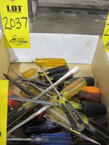 LOT SCREWDRIVERS (G-49) LOADING & HANDLING FEE $10-2037