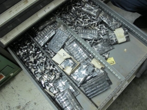 LYON 10-DRAWER INDUSTRIAL PARTS CABINET W/ SS FITTINGS AND MISC (G-49) LOADING & HANDLING FEE $50-2153