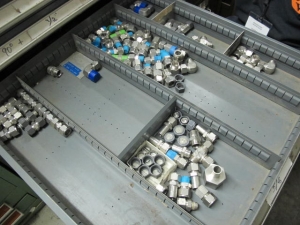 LYON 10-DRAWER INDUSTRIAL PARTS CABINET W/ SS FITTINGS AND MISC (G-49) LOADING & HANDLING FEE $50-2153