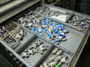 LYON 10-DRAWER INDUSTRIAL PARTS CABINET W/ SS FITTINGS AND MISC (G-49) LOADING & HANDLING FEE $50-2153