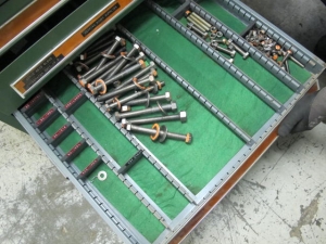 STANLEY VIDMAR 11-DRAWER INDUSTRIAL PARTS CABINET W/ CONTENTS (G-49) LOADING & HANDLING FEE $50-2154