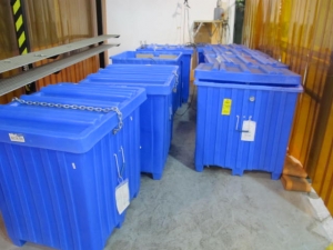 LOT (8) PLASTIC STORAGE TOTES W/ FORK POCKETS AND LIDS (G-49) LOADING & HANDLING FEE $50-2349