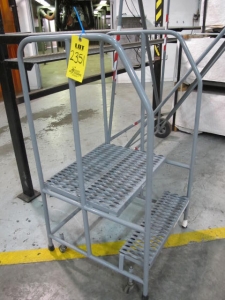 2-STEP PORTABLE STOCK LADDER (G-49) LOADING & HANDLING FEE $10-2351