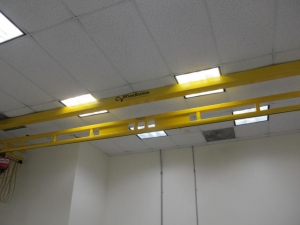 CRANEVEYOR CORP FREESTANDING OVERHEAD UNDERSLUNG BRIDGE CRANE 23'W 23'L 8' UNDER THE HOOK W/ 1/4-TON ELECTRIC CHAIN HOIST W/ PENDANT CONTROL (G-49) LOADING & HANDLING FEE $4,000-2369