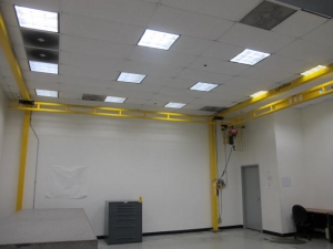 CRANEVEYOR CORP FREESTANDING OVERHEAD UNDERSLUNG BRIDGE CRANE 23'W 23'L 8' UNDER THE HOOK W/ 1/4-TON ELECTRIC CHAIN HOIST W/ PENDANT CONTROL (G-49) LOADING & HANDLING FEE $4,000-2369