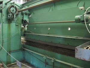 WYSONG 150-10, 12' X 150 TON CAPACITY, HYDRAULIC, 120" BETWEEN HOUSING, MOTORIZED RAM ADJUSTMENT, AIR FOOT PEDAL, PROTECH LIGHT CURTAINS, FRONT OPERATED BACK GAUGE, S/N P1341130 (G-40) LOADING & HANDLING FEE $1,500-2370