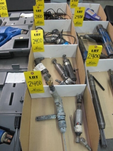 LOT PNEUMATIC SCALERS, GRINDERS AND TOOLS (G-40) LOADING & HANDLING FEE $10-2400