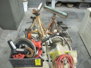 LOT RIDGID MODEL 300 PIPE THREADING HEAD, HOLD DOWNS, FACE PLATES AND PIPE STANDS (G-20) LOADING & HANDLING FEE $25-2417