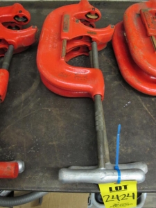 LOT (2) RIDGID HEAVY DUTY 4-8" PIPE CUTTERS (G-20) LOADING & HANDLING FEE $10-2424