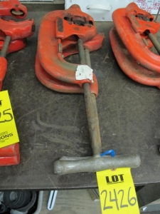 LOT (1) RIDGID HEAVY DUTY 4-8" PIPE CUTTER & (1) 2.5-4" PIPE CUTTER (G-20) LOADING & HANDLING FEE $10-2426