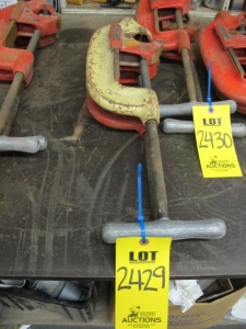 LOT (2) RIDGID HEAVY DUTY 2-4" PIPE CUTTERS (G-20) LOADING & HANDLING FEE $10-2429