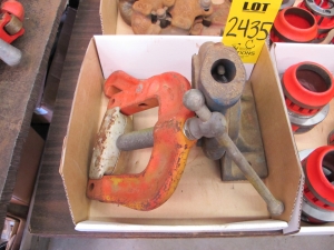 LOT PIPE CLAMP & THREADER (G-20) LOADING & HANDLING FEE $10-2435C