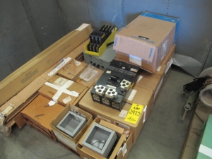 PALLET ELECTRICAL BREAKERS AND PANELS (G-20) LOADING & HANDLING FEE $25-2475