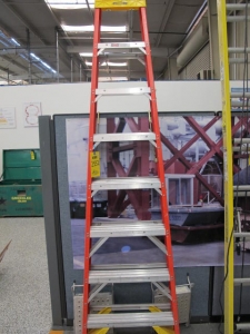 8' FIBERGLASS LADDER (G-20) LOADING & HANDLING FEE $10-2552