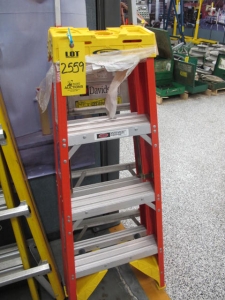 4' FIBERGLASS LADDER AND STEP STOOL (G-20) LOADING & HANDLING FEE $10-2559