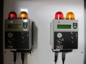 HOFFMAN SINGLE DOOR ELECTRICAL ENCLOSURE W/ MGP ELECTRONIC DIGITAL CONTROLLERS & BLACK BOX UNIVERSAL FIBER OPTIC LINE DRIVER TRANSCEIVERS (G-20) LOADING & HANDLING FEE $50-2649