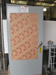 HOFFMAN SINGLE DOOR ELECTRICAL ENCLOSURE W/ MGP ELECTRONIC DIGITAL CONTROLLERS & BLACK BOX UNIVERSAL FIBER OPTIC LINE DRIVER TRANSCEIVERS (G-20) LOADING & HANDLING FEE $50-2649