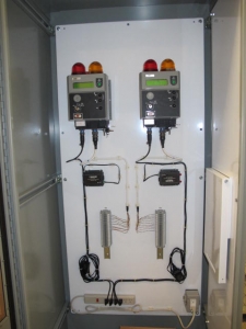 HOFFMAN SINGLE DOOR ELECTRICAL ENCLOSURE W/ MGP ELECTRONIC DIGITAL CONTROLLERS & BLACK BOX UNIVERSAL FIBER OPTIC LINE DRIVER TRANSCEIVERS (G-20) LOADING & HANDLING FEE $50-2655