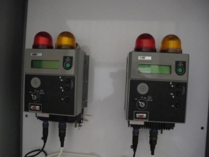 HOFFMAN SINGLE DOOR ELECTRICAL ENCLOSURE W/ MGP ELECTRONIC DIGITAL CONTROLLERS & BLACK BOX UNIVERSAL FIBER OPTIC LINE DRIVER TRANSCEIVERS (G-20) LOADING & HANDLING FEE $50-2655