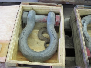 LOT MISC LARGE SHACKLES (G-46) LOADING & HANDLING FEE $10-2731