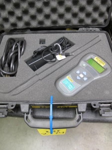 FLUKE MODEL 1521 HANDHELD THERMOMETER DIGITAL READOUT (G-44) LOADING & HANDLING FEE $10-2774