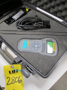FLUKE MODEL 1521 HANDHELD THERMOMETER DIGITAL READOUT (G-44) LOADING & HANDLING FEE $10-2806