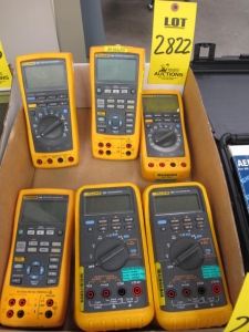 LOT (8) FLUKE PROCESS METERS & MULTIMETERS (G-44) LOADING & HANDLING FEE $10-2822