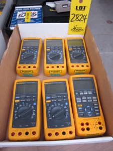 LOT (6) FLUKE MULTIMETERS (G-44) LOADING & HANDLING FEE $10-2824
