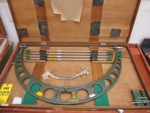 MITUTOYO 28"-32" OD MICROMETER (G-44) LOADING & HANDLING FEE $10-2859