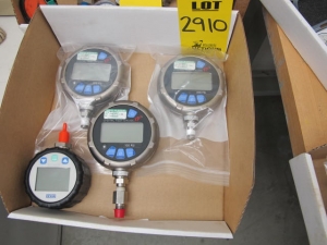 LOT (4) CRYSTAL DIGITAL TEST GAUGE (G-44) LOADING & HANDLING FEE $10-2910