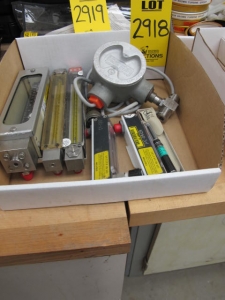 LOT MISC SIGHT GAUGES (G-44) LOADING & HANDLING FEE $10-2918