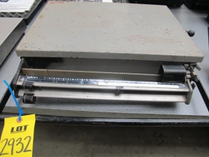ACCU-WEIGH MODEL 301TDXL 0-301 LB SCALE (G-44) LOADING & HANDLING FEE $10-2932