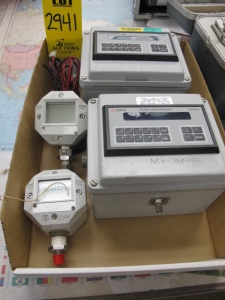 LOT (2) FLOW TECHNOLOGY MODEL FC70A-L DIGITAL FLOW METERS (G-44) LOADING & HANDLING FEE $10-2941