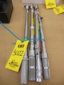 LOT (4) ASST'D 3/8" & 1/2" TORQUE WRENCHES (G-44) LOADING & HANDLING FEE $10-3022
