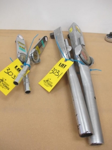 LOT (4) SNAP-ON 1" & 1/2" TORQUE WRENCHES (G-44) LOADING & HANDLING FEE $10-3031