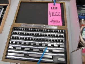 SET OF GAUGE BLOCKS (G-44) LOADING & HANDLING FEE $10-4022