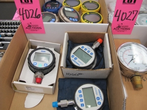 LOT (3) DIGITAL PRESSURE GAUGES (G-44) LOADING & HANDLING FEE $10-4026