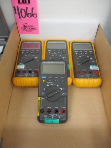 LOT (4) FLUKE MODEL 87 TRUE RMS MULTIMETERS (G-44) LOADING & HANDLING FEE $10-4066