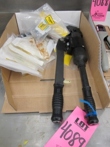 HEAVY DUTY HYDRAULIC CRIMPER W/ ASST'D CRIMP HEADS (G-44) LOADING & HANDLING FEE $10-4089