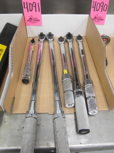 LOT (3) 1/2" & (3) 3/8" TORQUE WRENCHES (G-44) LOADING & HANDLING FEE $10-4091