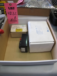 LOT MISC CURRENT SOURCE METERS (G-44) LOADING & HANDLING FEE $10-4232A
