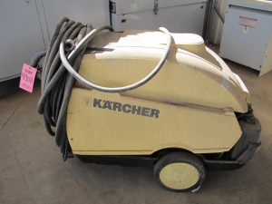 KARCHER PORTABLE FLOOR SCRUBBER (G-40 OUTSIDE) LOADING & HANDLING FEE $25-4308