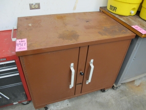 KNAACK 2-DOOR HEAVY DUTY INDUSTRIAL JOB CABINET (G-30) LOADING & HANDLING FEE $50-4317